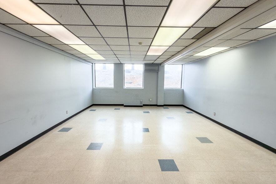 More Photos Of 6902 Chicago Rd, Warren Schools For Sale