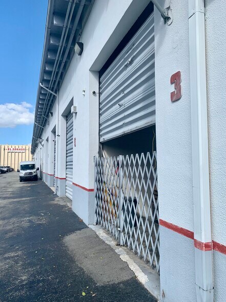 More Photos Of 7311-7323 NW 12th St, Miami Light Distribution For Sale