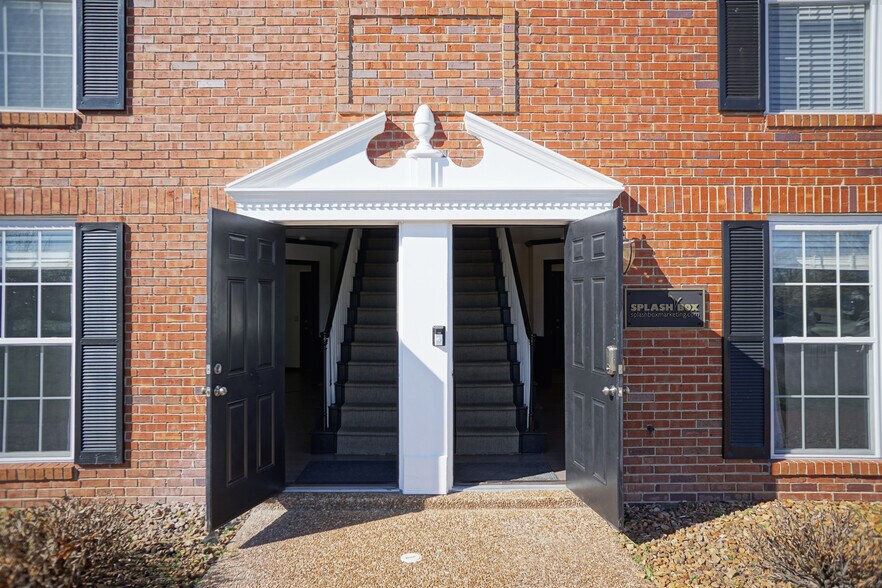 More Photos Of 114 Canfield Pl, Hendersonville Office For Sale