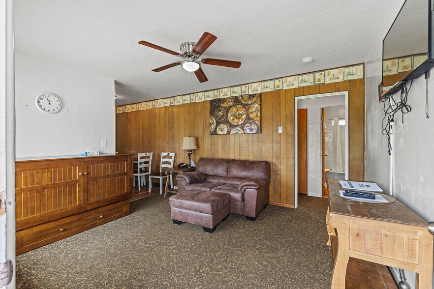 More Photos Of 787 N Central Blvd, Coquille Hotel For Sale