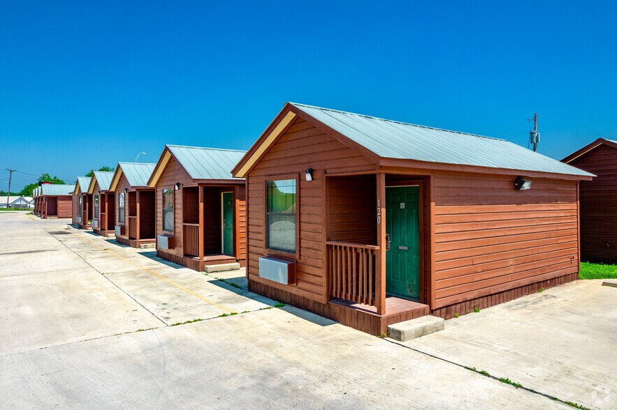 More Photos Of 108 E State Highway 72, Kenedy Hotel For Sale