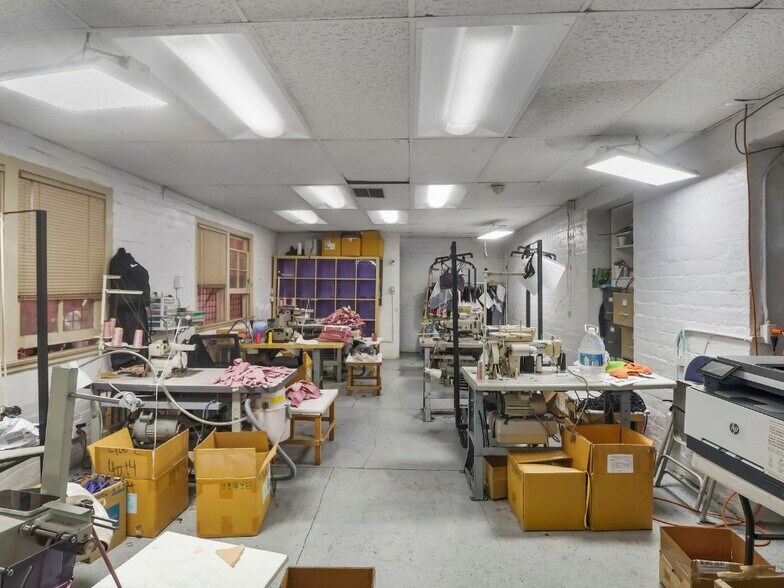 More Photos Of 2655 Short St, Los Angeles Light Manufacturing For Sale