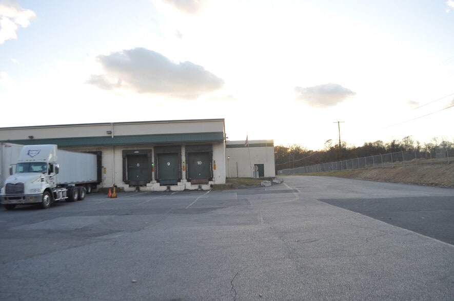 More Photos Of 190 Walnut Ln, Pottsville Warehouse For Lease