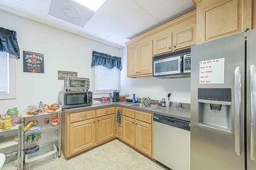 More Photos Of 10310 Memory Ln, Chesterfield Office For Sale