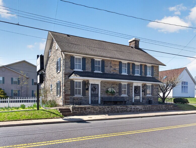 Primary Photo Of 1434-1436 W Broad St, Quakertown Office For Sale