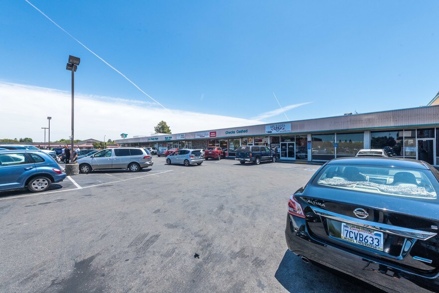 More Photos Of 1767-1799 N Texas St, Fairfield Freestanding For Sale