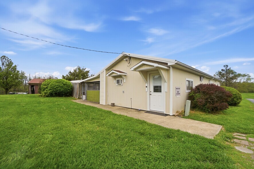 More Photos Of 1532 Eads Rd, Verona Flex For Sale