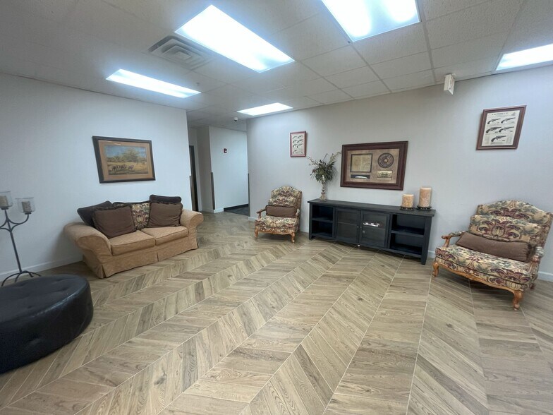 More Photos Of 1608 Royston Ln, Pflugerville Office For Sale