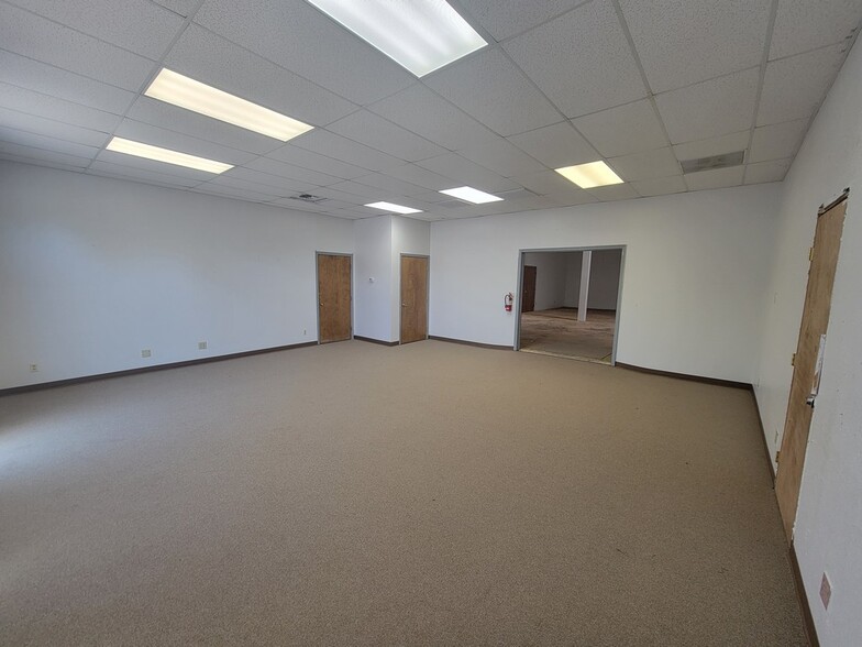More Photos Of 2025-2061 State St, Salem Warehouse For Lease