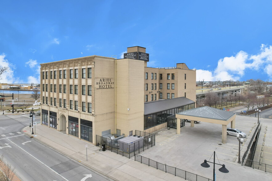 Primary Photo Of 301 Broadway, Lorain Hotel For Sale
