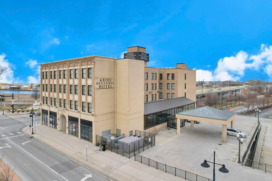 More Photos Of 301 Broadway, Lorain Hotel For Lease