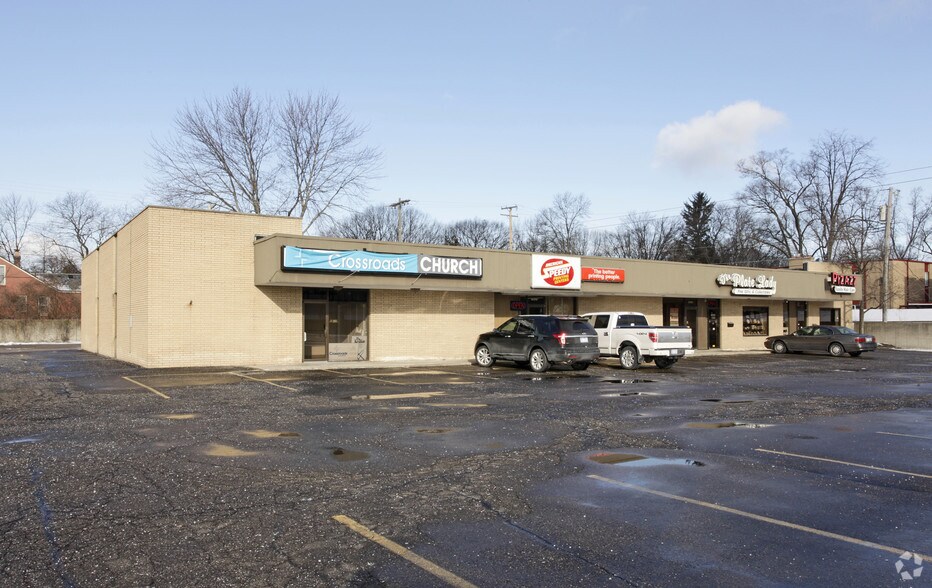 Primary Photo Of 16325-16349 Middlebelt Rd, Livonia Freestanding For Lease
