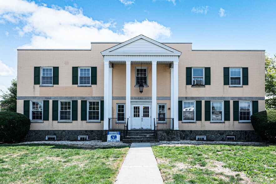 More Photos Of 155 W Merrick Rd, Freeport Medical For Lease