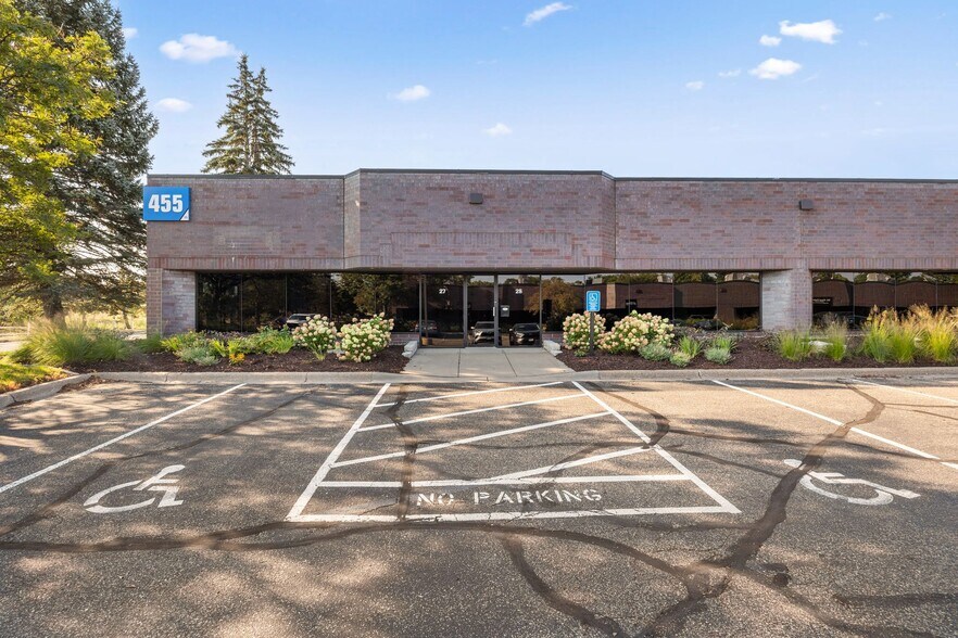 More Photos Of 425 Etna St, Saint Paul Light Manufacturing For Lease