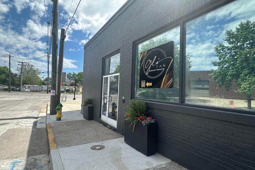 More Photos Of 165 Midland Ave, Lexington Health Club For Sale