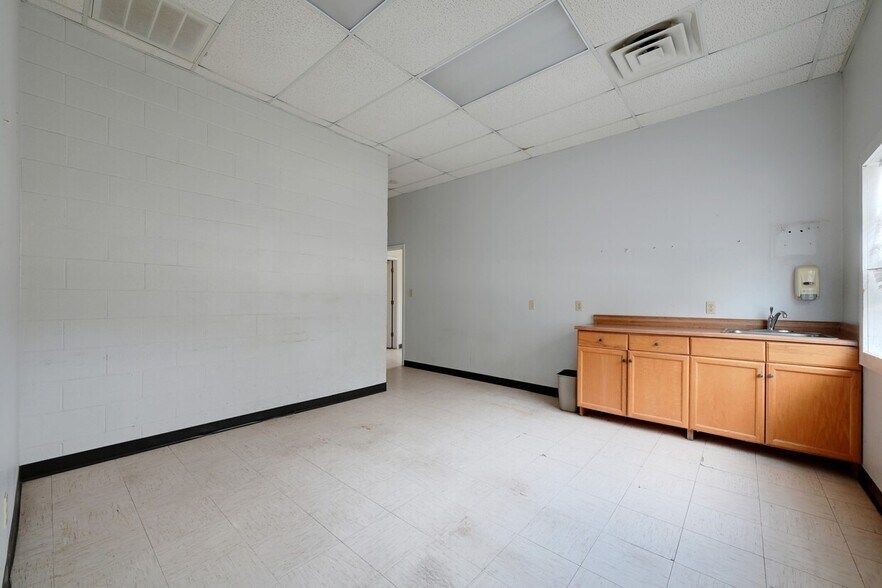 More Photos Of 5916 Hwy 290 West, Dripping Springs Light Manufacturing For Sale