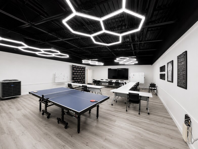 More Photos Of 6920 E Chelsea St, Tampa Light Distribution For Sale