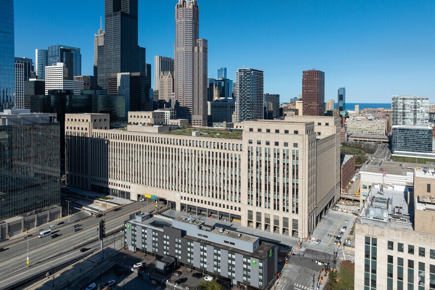 More Photos Of 433 W Van Buren St, Chicago Office For Lease