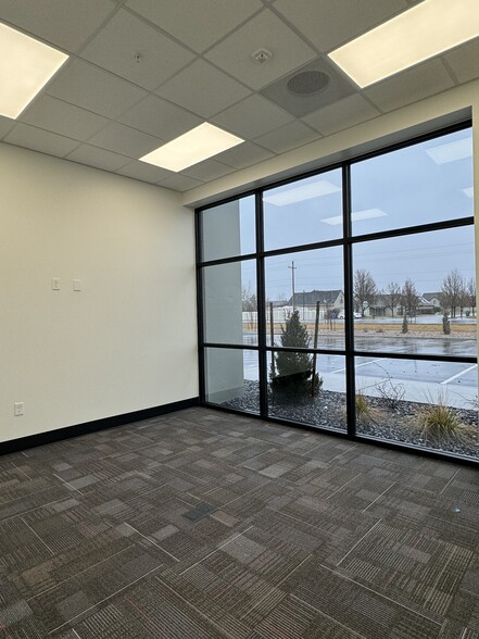 More Photos Of 593-689 N Saratoga Rd, Saratoga Springs Unknown For Lease