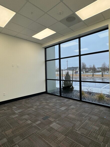 More Photos Of 593-689 N Saratoga Rd, Saratoga Springs Unknown For Lease