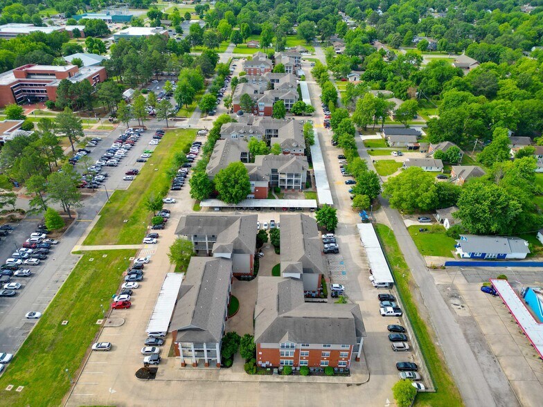 More Photos Of 801 N 49th St, Fort Smith Dormitory For Sale