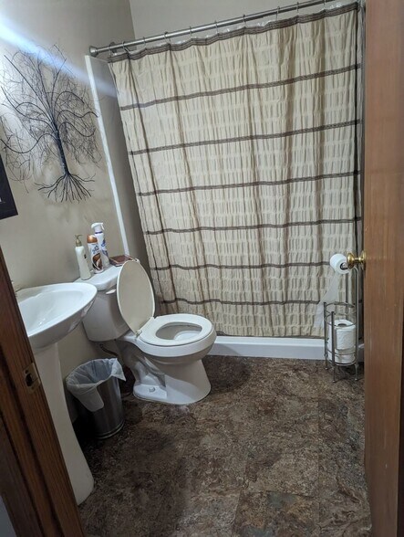 More Photos Of 2261 Dawes Rd, Mobile Warehouse For Sale