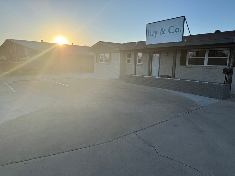 More Photos Of 2404 Oakwood Dr, Odessa Storefront For Sale