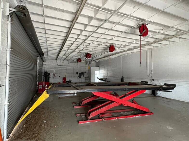 More Photos Of 5570 Sepulveda Blvd, Culver City Auto Repair For Lease