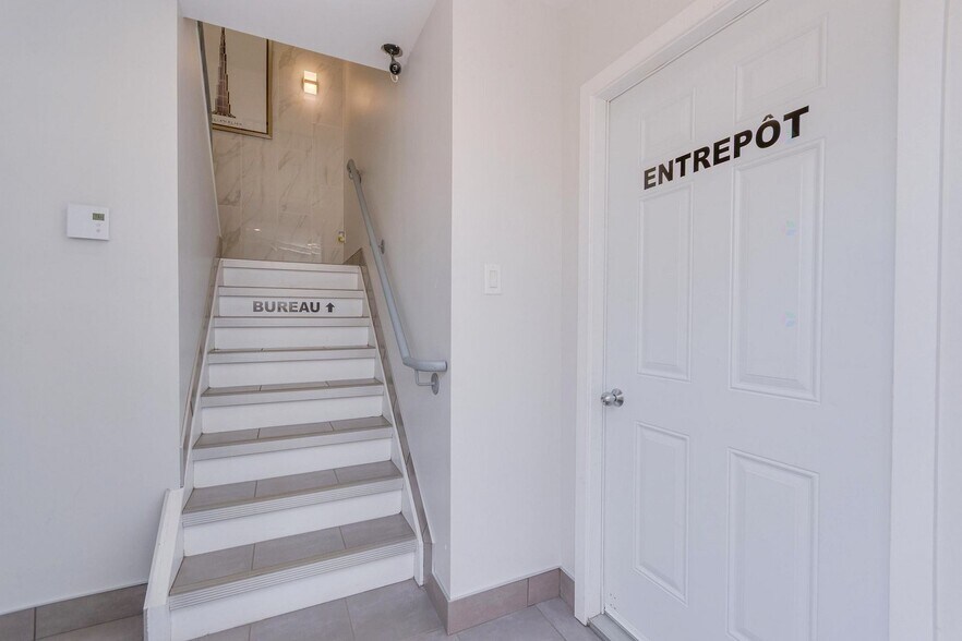 More Photos Of 1695 Rue Atmec, Gatineau General Retail For Sale