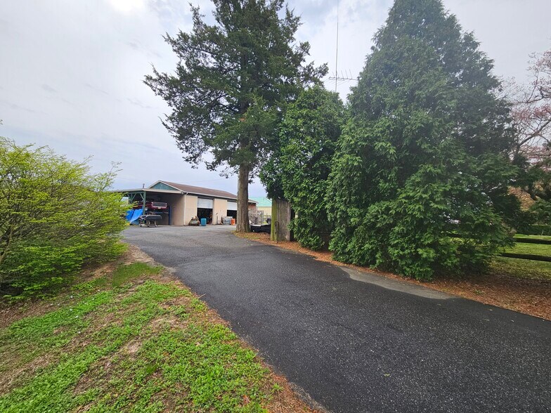 More Photos Of 1737 S Burlington Rd, Bridgeton Flex For Sale