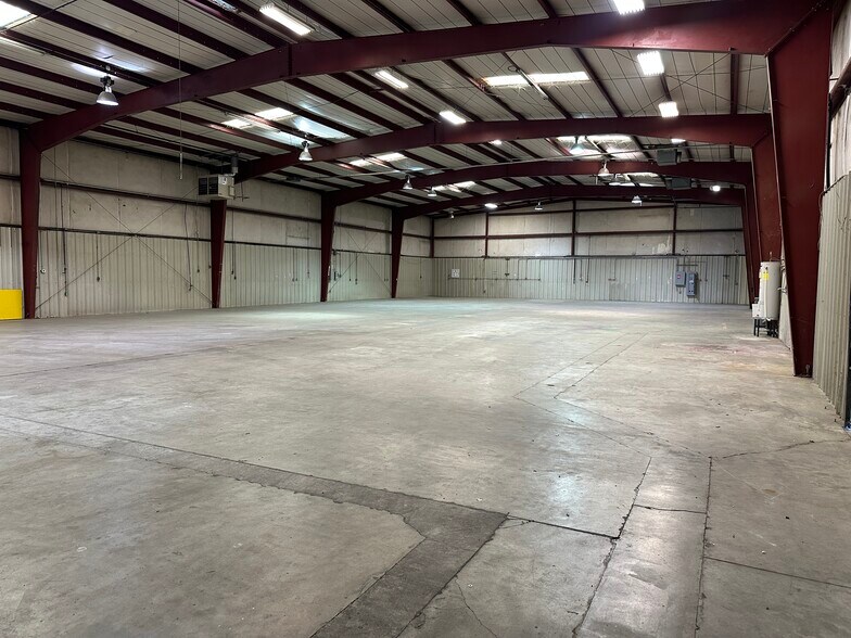 More Photos Of 10910 E 55th Pl, Tulsa Manufacturing For Lease