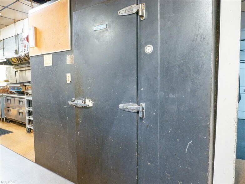 More Photos Of 880 Youngstown Poland Rd, Struthers Restaurant For Lease