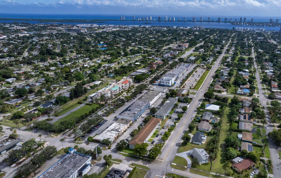 More Photos Of 800 Park Ave, West Palm Beach Storefront Retail Office For Sale