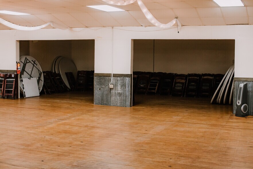 More Photos Of 13893 US Highway 87, Adkins Flex For Sale