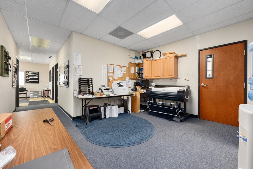 More Photos Of 165 Tecon Cv, Buda Warehouse For Lease