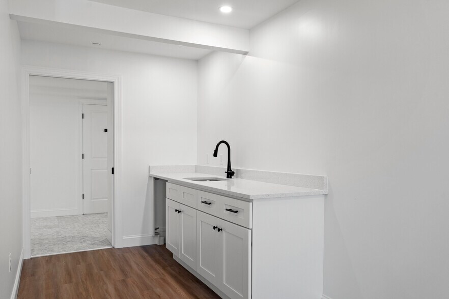 More Photos Of 44 Williams Ave, Mystic General Retail For Sale
