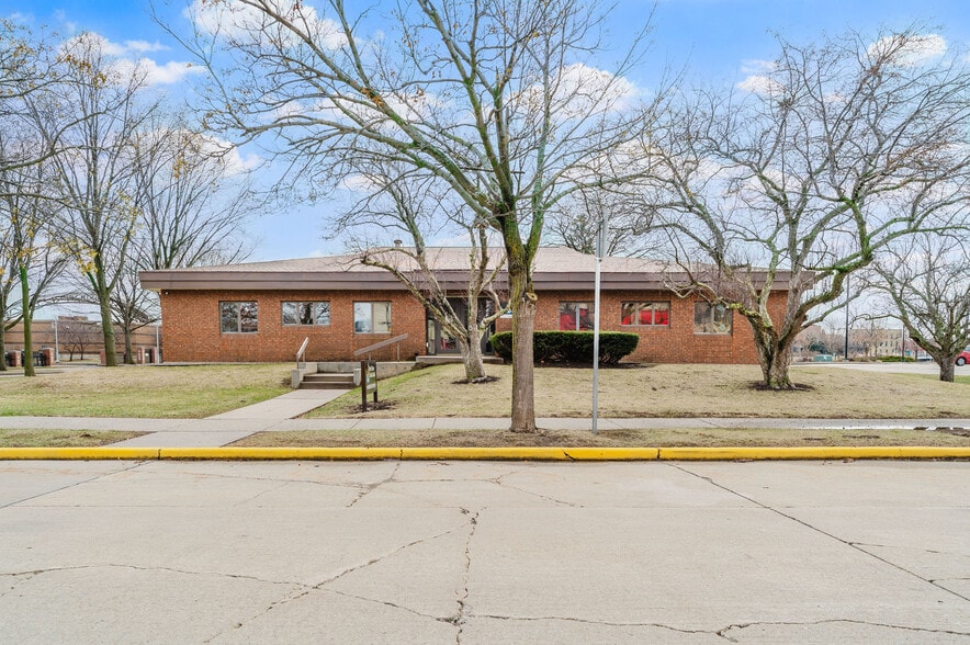 Primary Photo Of 217 Ceape Ave, Oshkosh Medical For Lease