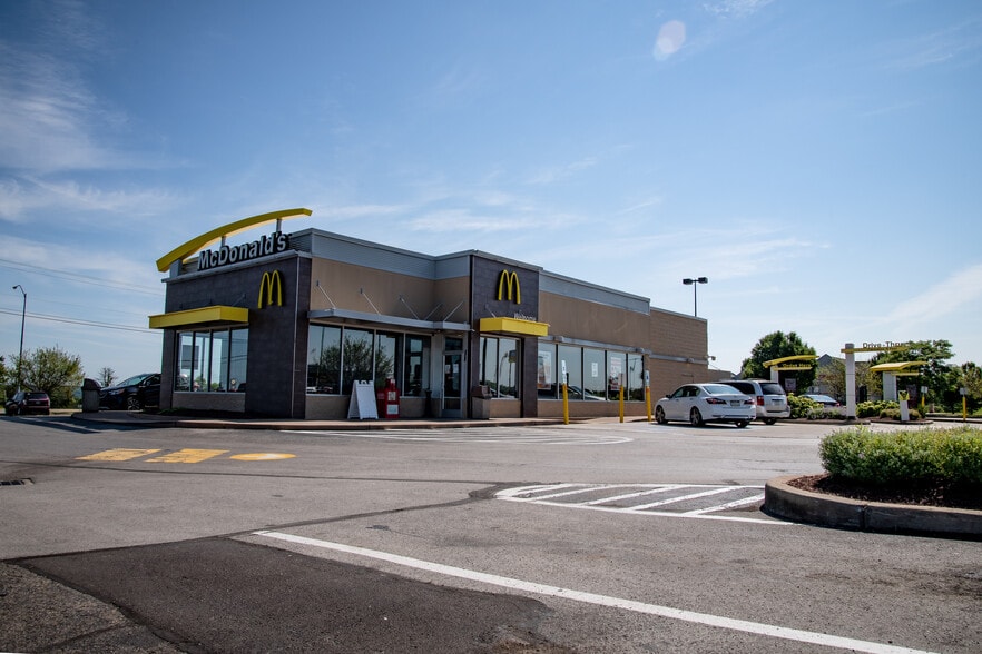 More Photos Of 2501-2547 W State St, New Castle Unknown For Lease