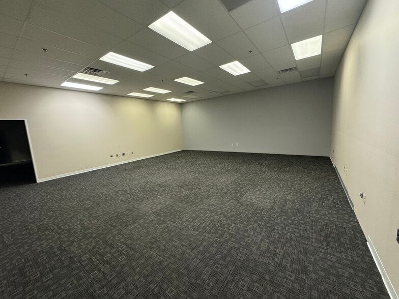 More Photos Of 2057 E Maule Ave, Las Vegas Warehouse For Lease