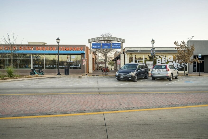 Primary Photo Of 300 E Abram St, Arlington Unknown For Lease
