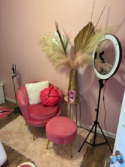 More Photos Of 737 Main St, Stone Mountain Office For Lease