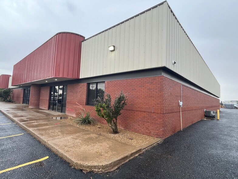 More Photos Of 6101 43rd St, Lubbock Storefront For Lease