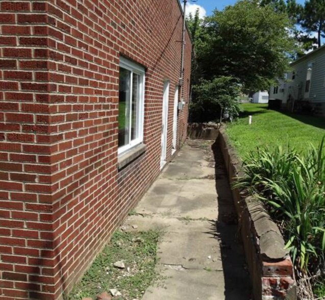 More Photos Of 320 S 3rd St, Boonville Office For Sale
