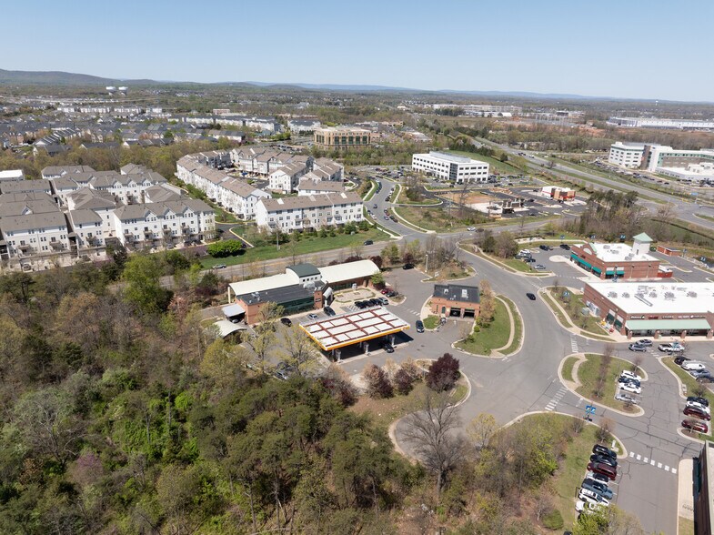 More Photos Of 24641 Southpoint Dr, Chantilly Service Station For Sale