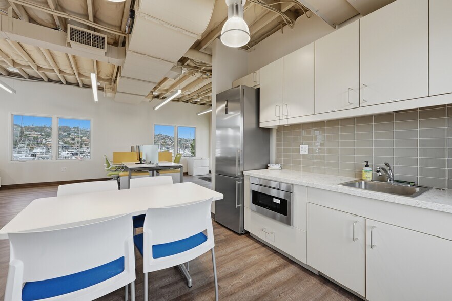 More Photos Of 1551 Shelter Island Dr, San Diego Hotel For Lease