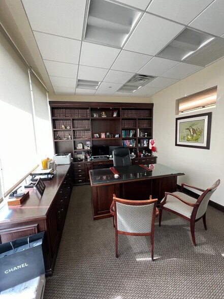 More Photos Of 20900 NE 30th Ave, Aventura Office Residential For Sale