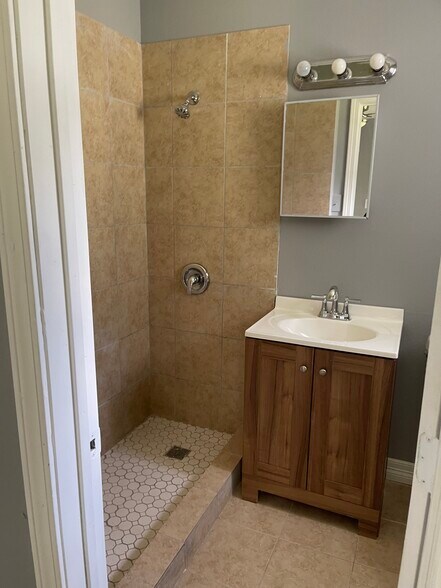 More Photos Of 9211 N Green River Dr, Houston Apartments For Sale