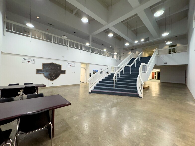 More Photos Of 4300-4356 Caterpillar Rd, Redding Manufacturing For Sale