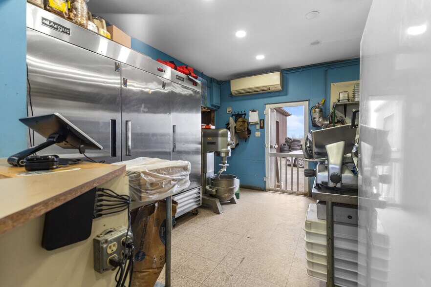 More Photos Of 399 Nottingham Rd, Nottingham General Retail For Sale