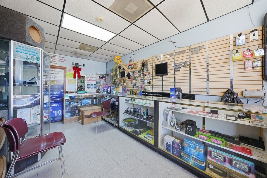 More Photos Of 5946 W Diversey Ave, Chicago Storefront Retail Office For Sale